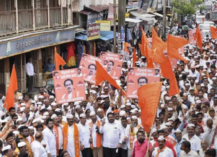 महाराष्ट्र में शिवसेना के बागी विधायकों के खिलाफ विरोध प्रदर्शन